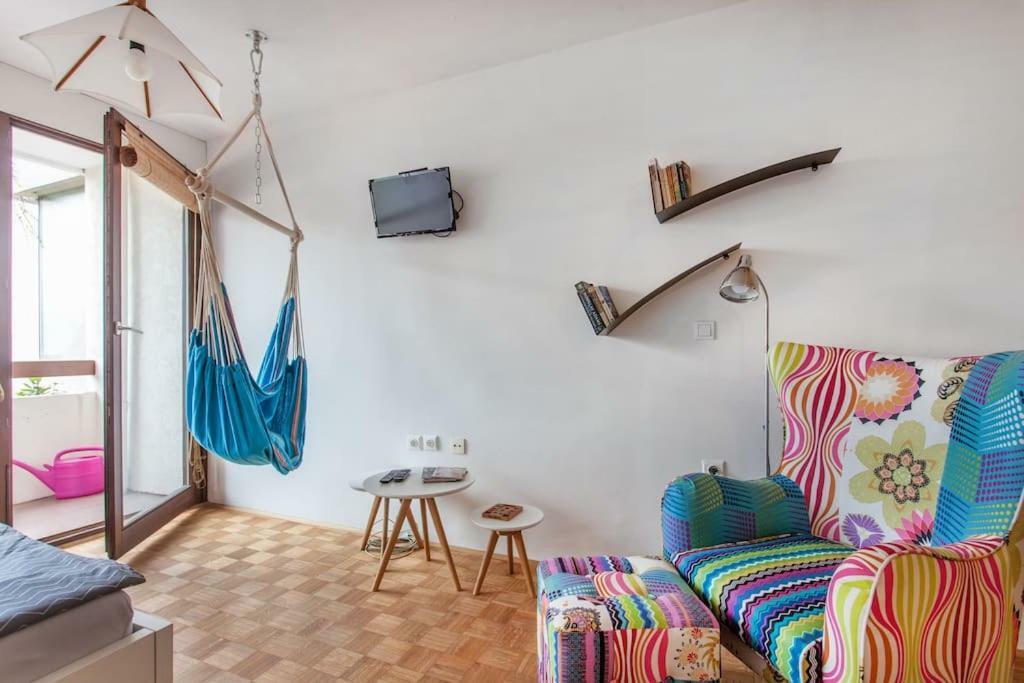 Apartment Living Colors *
